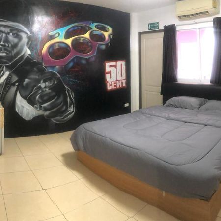 Bonkers Guesthouse Патая Екстериор снимка