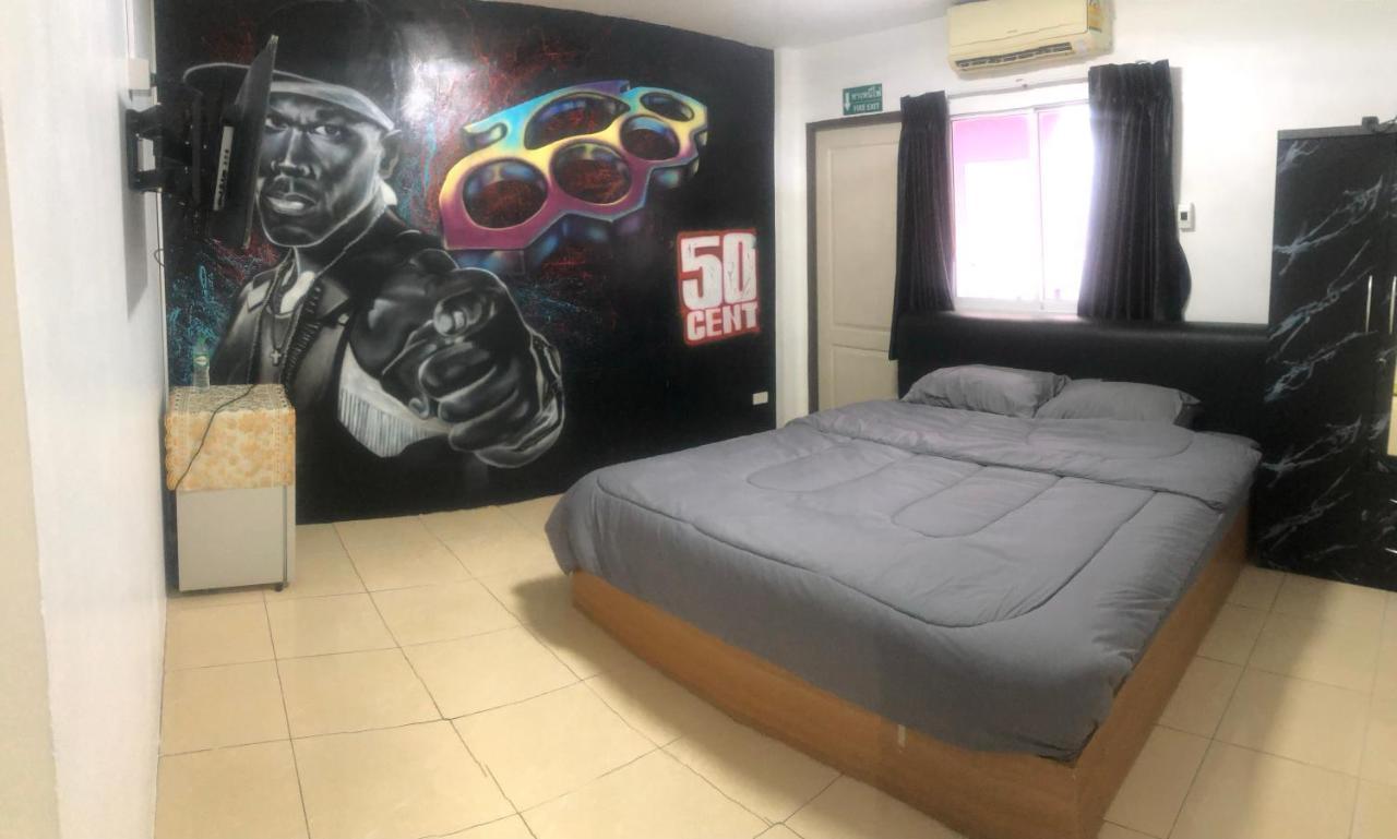 Bonkers Guesthouse Патая Екстериор снимка