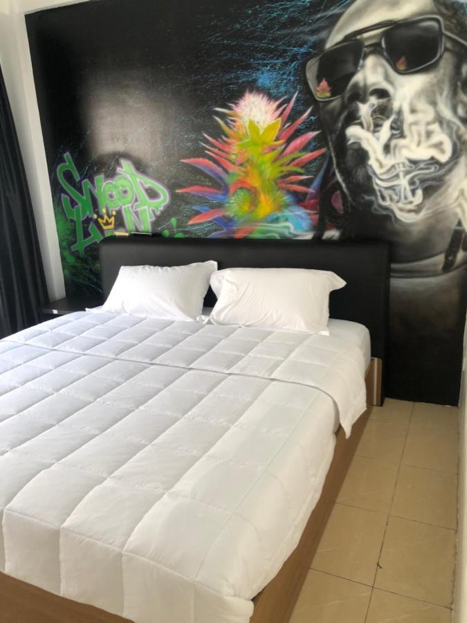 Bonkers Guesthouse Патая Екстериор снимка